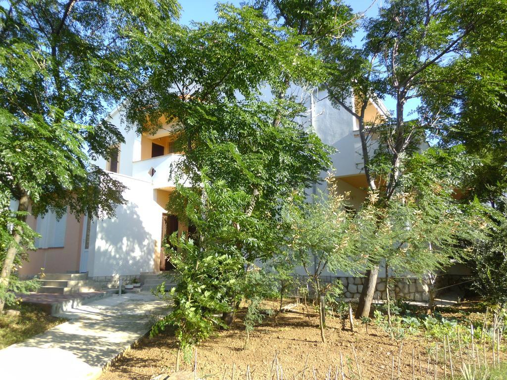 Apartments Kresimir Beauty With Shadow Trees And Parking Place Pag Town Quarto foto