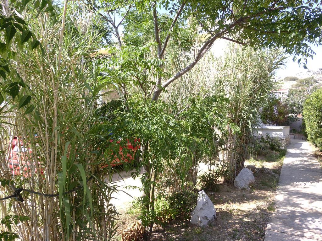 Apartments Kresimir Beauty With Shadow Trees And Parking Place Pag Town Quarto foto